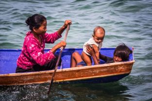 海上游牧者 东南亚巴瑶族人一生生活在海上