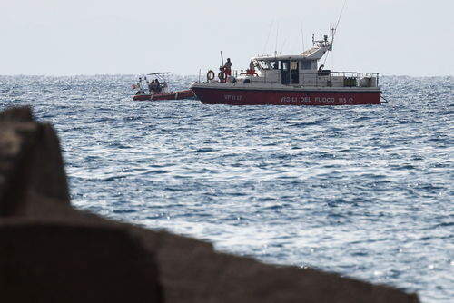 海上风暴致游艇翻沉 英国知名企业家等6人失踪